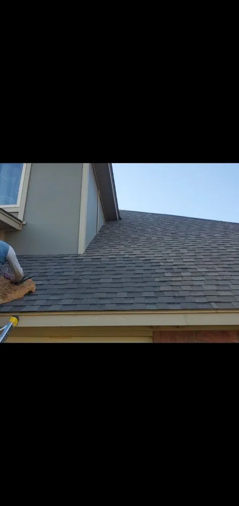 Slide of Elliott Roofing