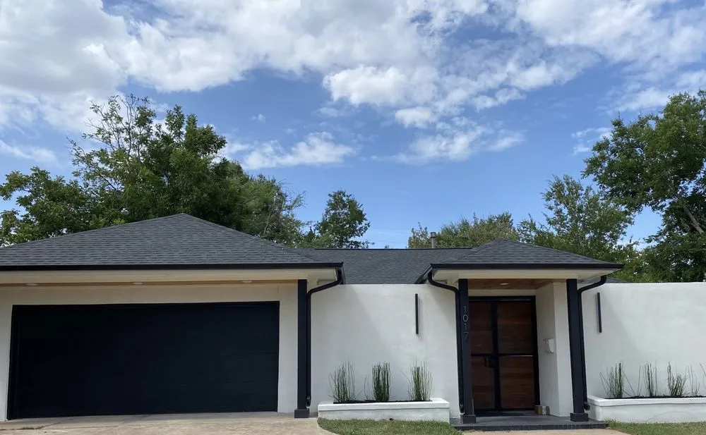 Slide of Elliott Roofing