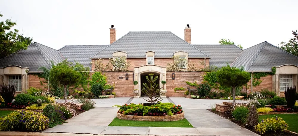 Slide of Elliott Roofing