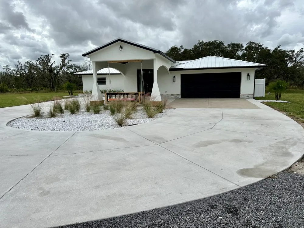 Slide of Elliotts Elite Home Solutions