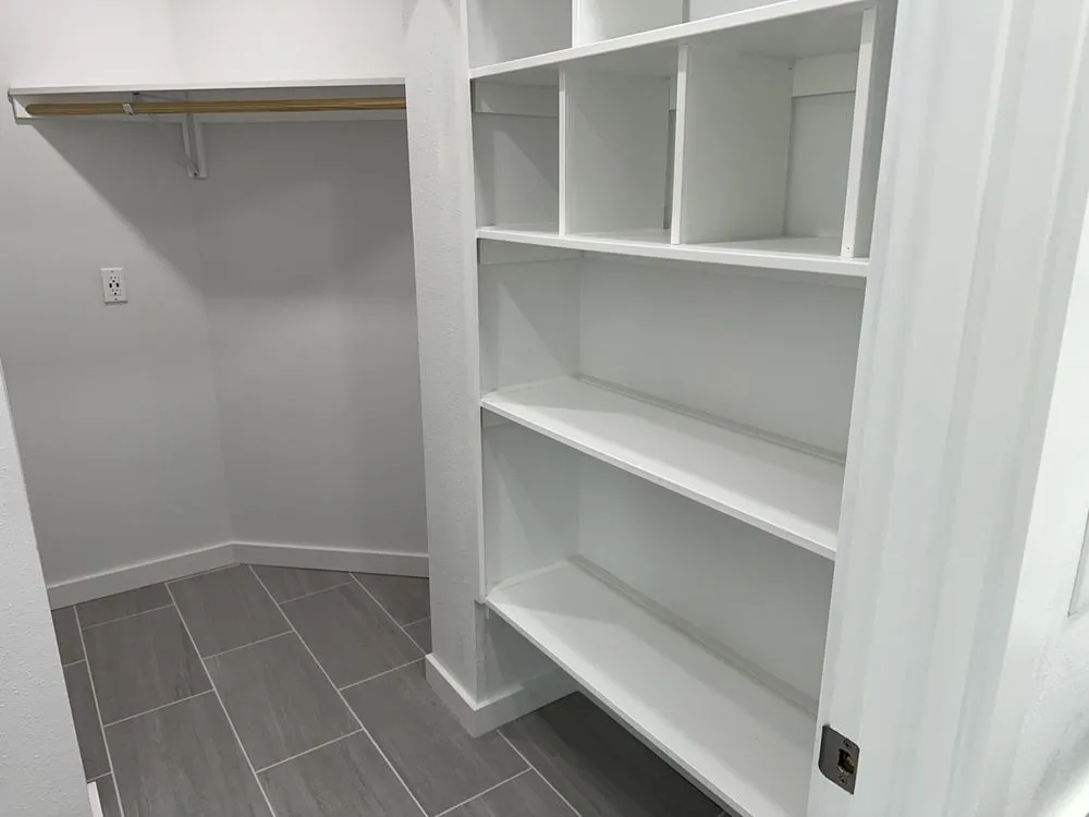 Slide of Elliotts Elite Home Solutions