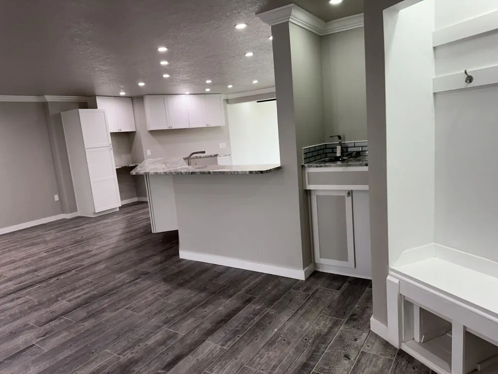 Slide of Elliotts Elite Home Solutions