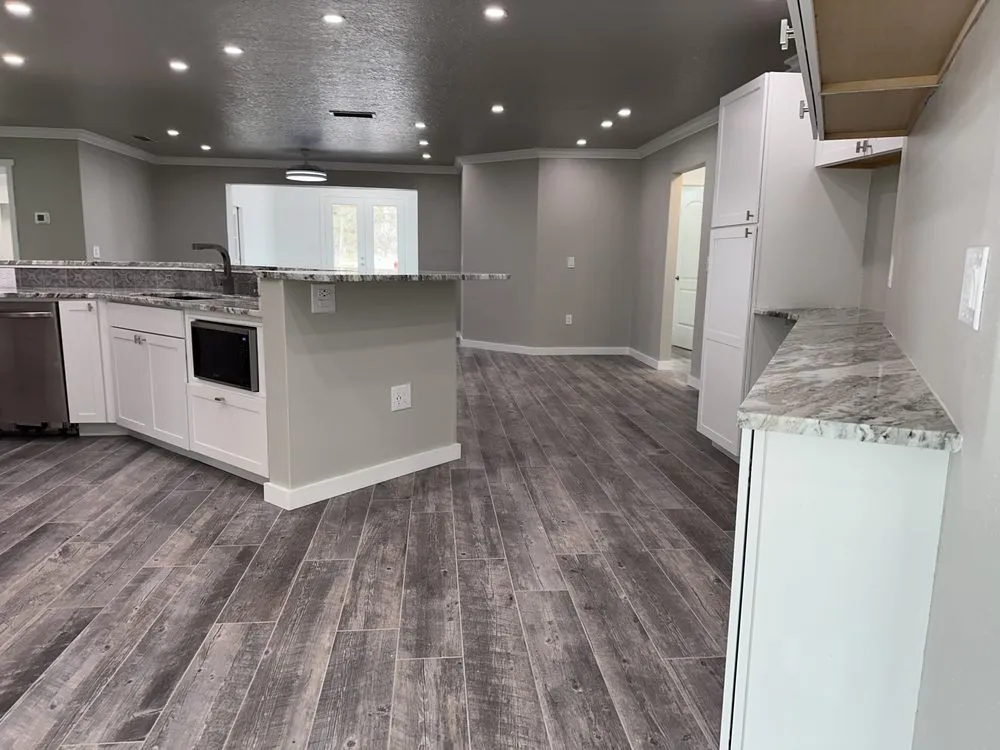 Slide of Elliotts Elite Home Solutions