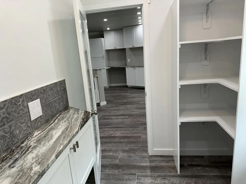 Slide of Elliotts Elite Home Solutions