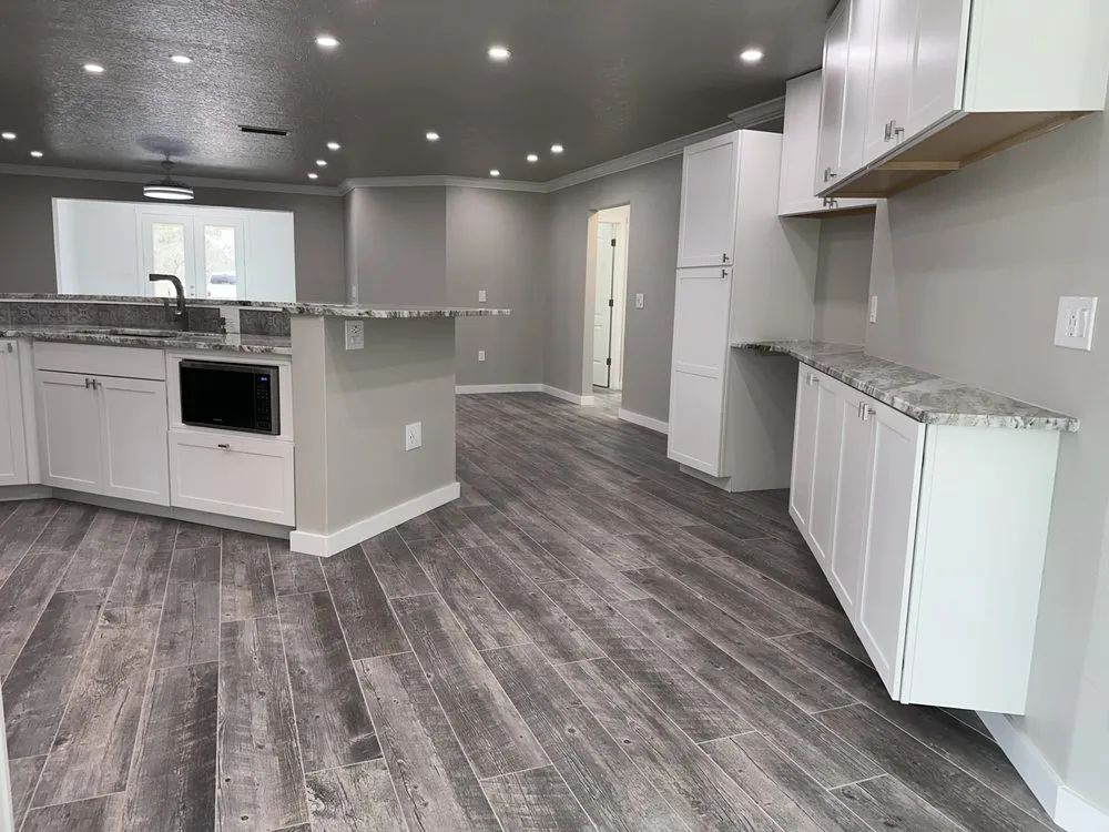 Slide of Elliotts Elite Home Solutions