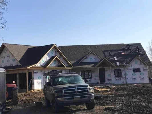 Ellis Construction & Roofing Logo