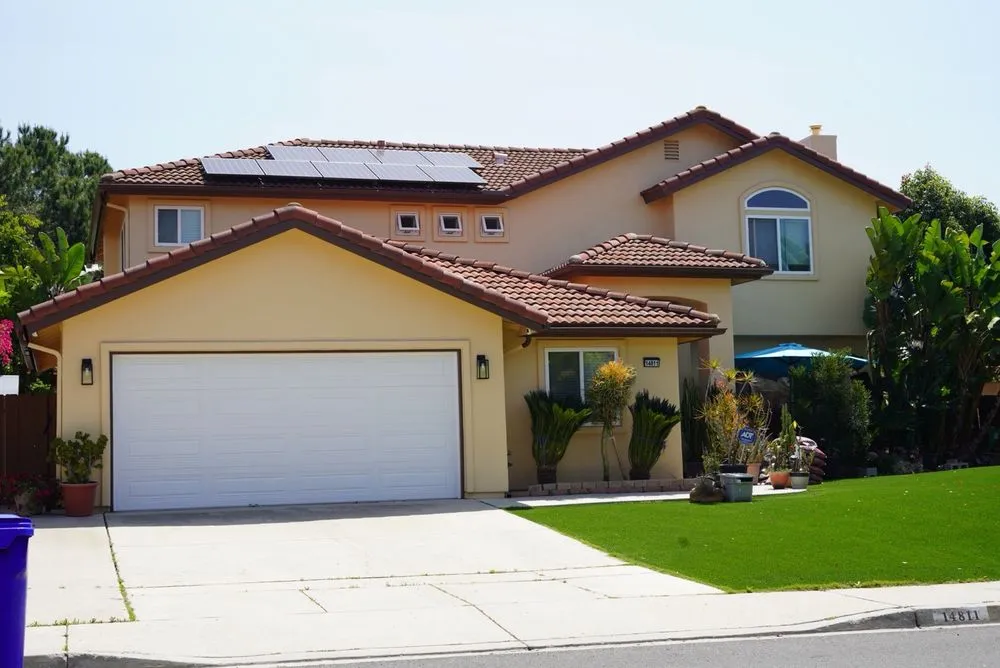 Slide of Elor Energy