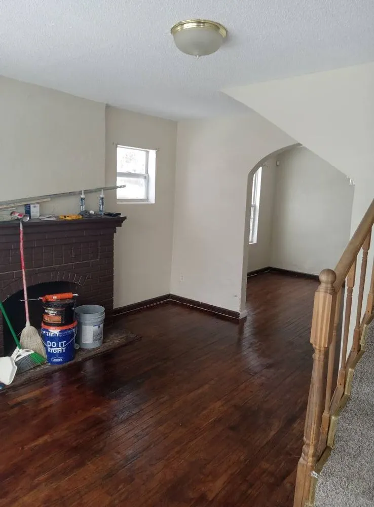 Licensed roof installation in East St. Louis, IL by EL's Arts and Crafts
