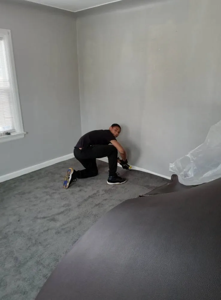 Top-rated storm damage roof repair in East St. Louis, IL by EL's Arts and Crafts
