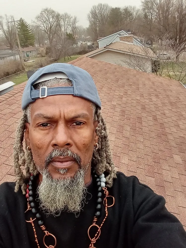 Licensed roof replacement experts serving East St. Louis, IL - EL's Arts and Crafts