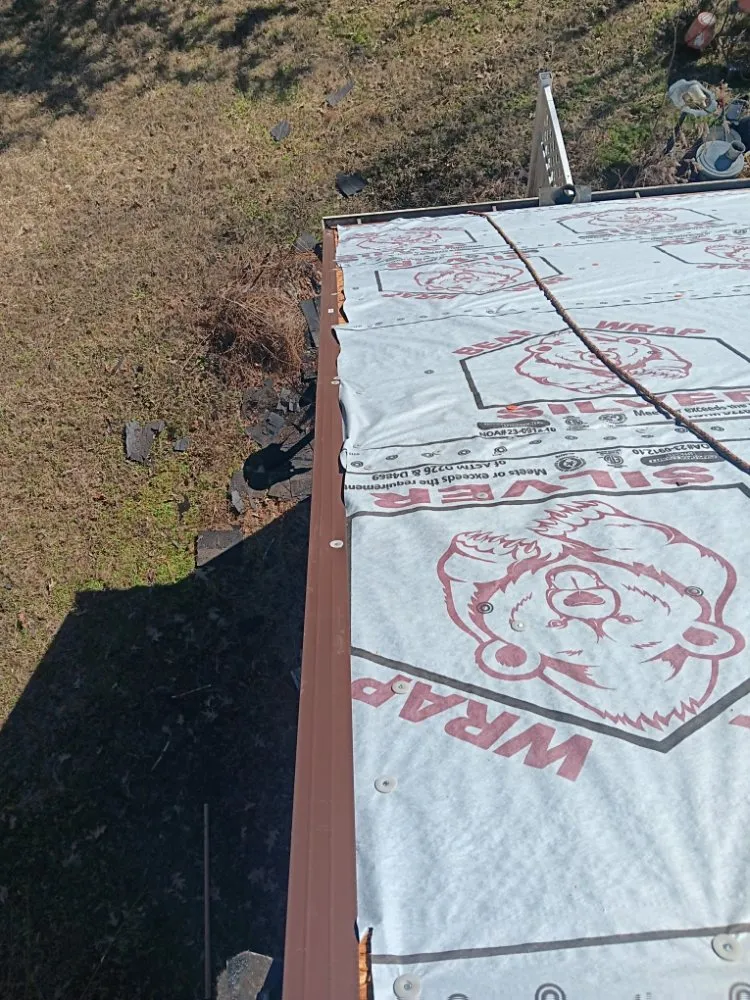 Slide of E&M Roofing