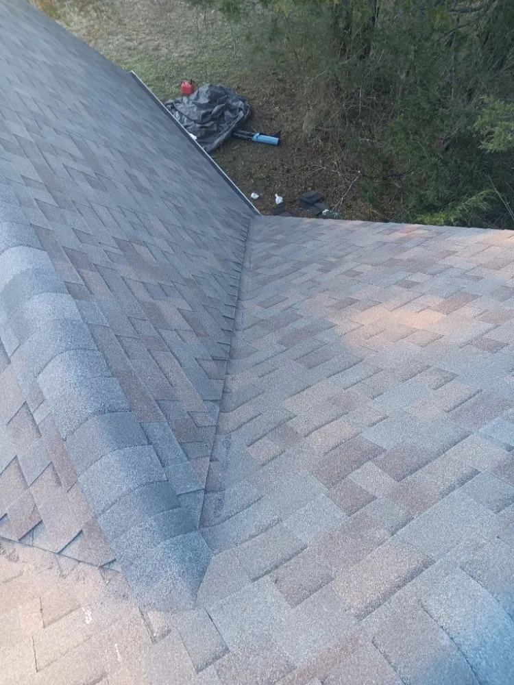 Slide of E&M Roofing