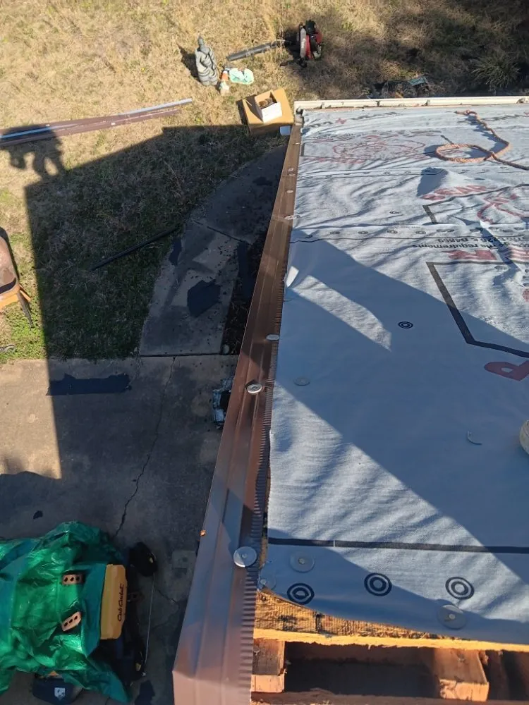 Slide of E&M Roofing