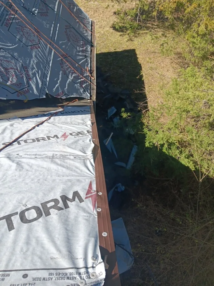 Slide of E&M Roofing