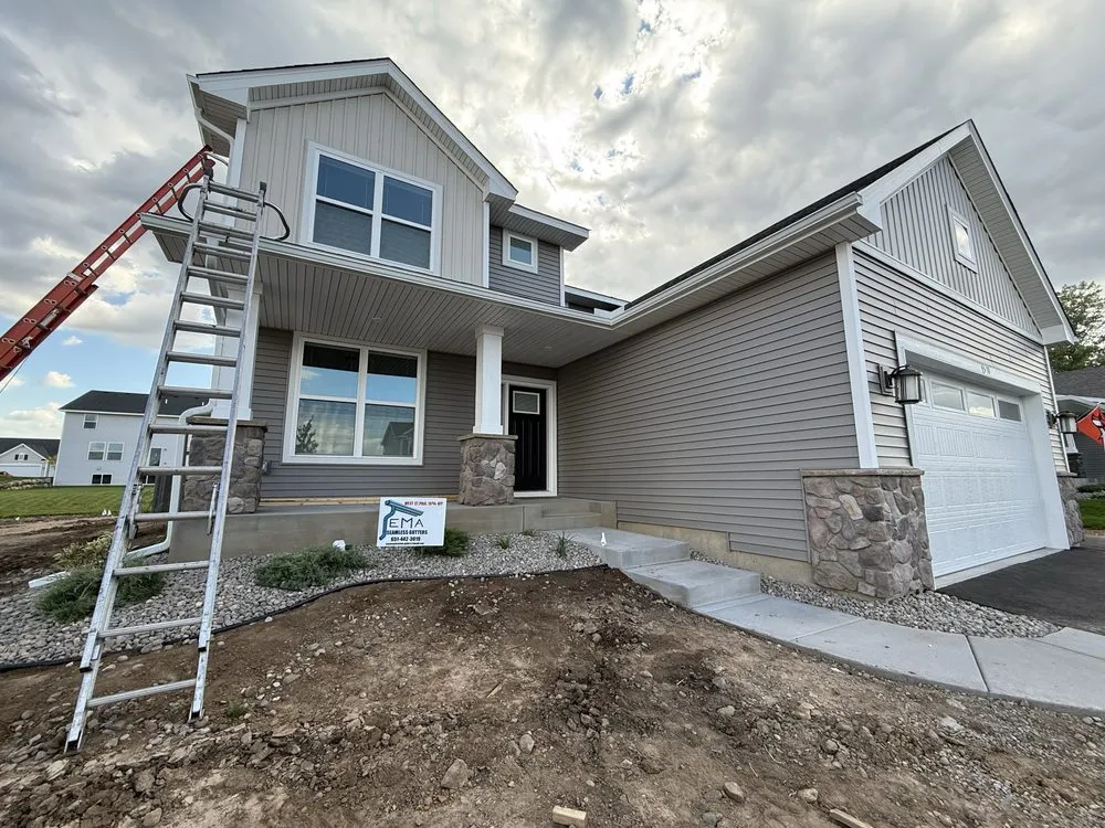 Slide of EMA Seamlees Gutter