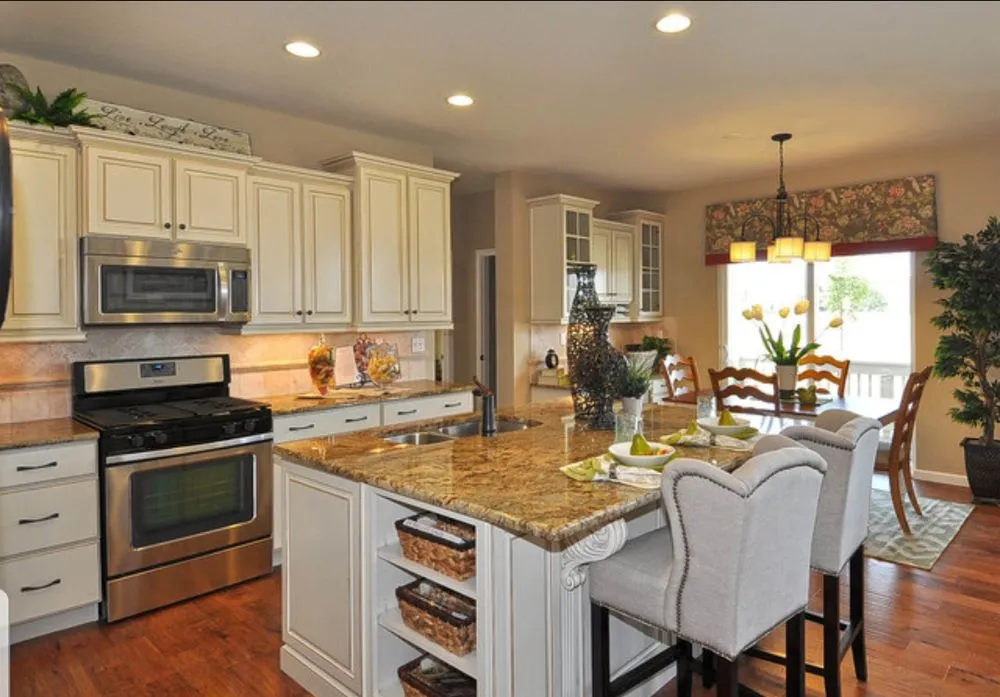 Slide of Emerald Cleaning & Contracting Services