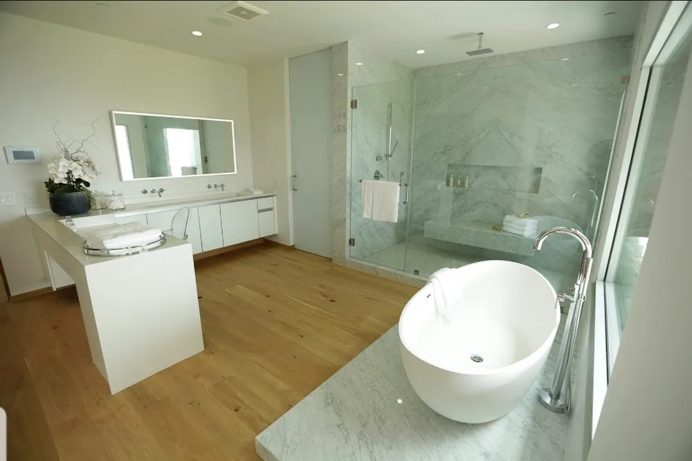 Slide of Emerald Cleaning & Contracting Services