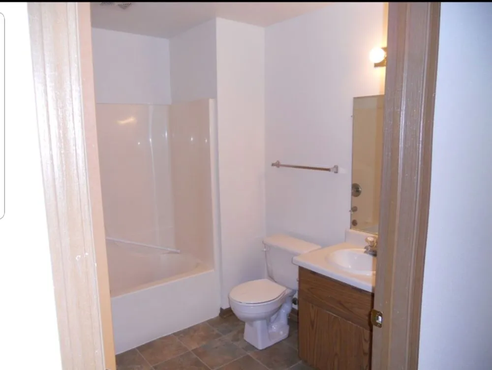 Slide of Emerald Cleaning & Contracting Services