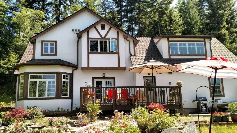 Slide of Emerald Roofing