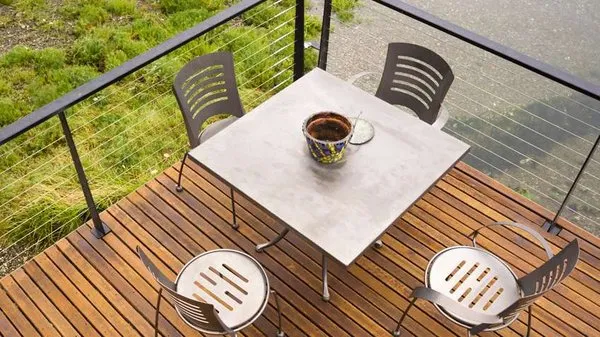 Emery Construction Logo