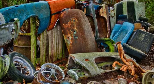 Emerys Roofing & Lawncare Services Logo