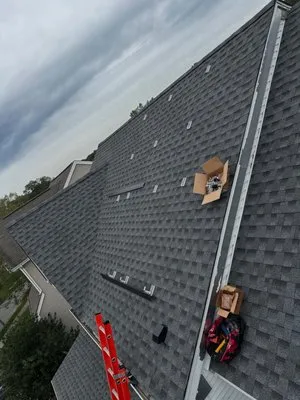 EMT Solar & Roofing Logo