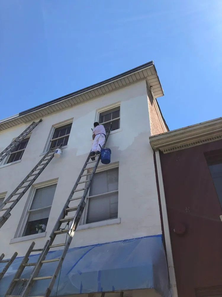 Slide of E&R Contractors