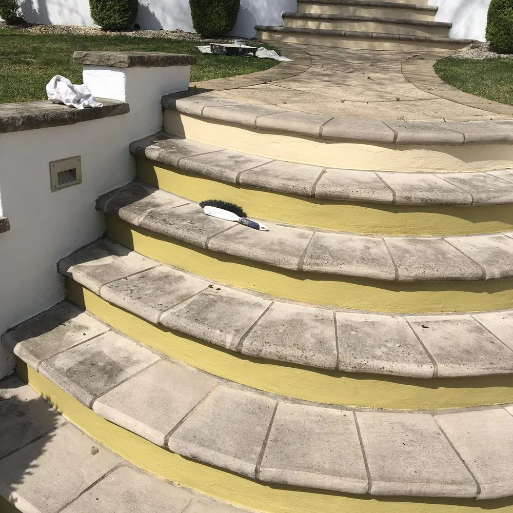 Slide of E&R Contractors