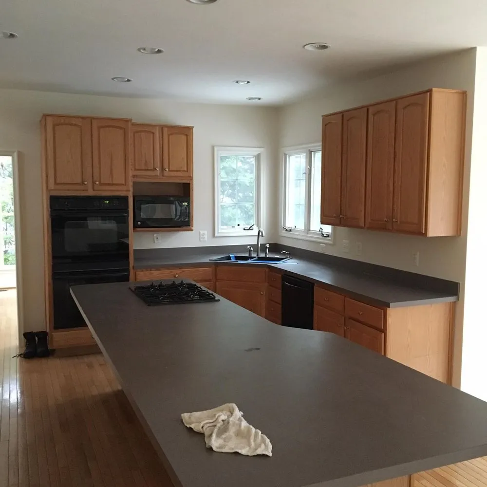 Slide of E&R Contractors