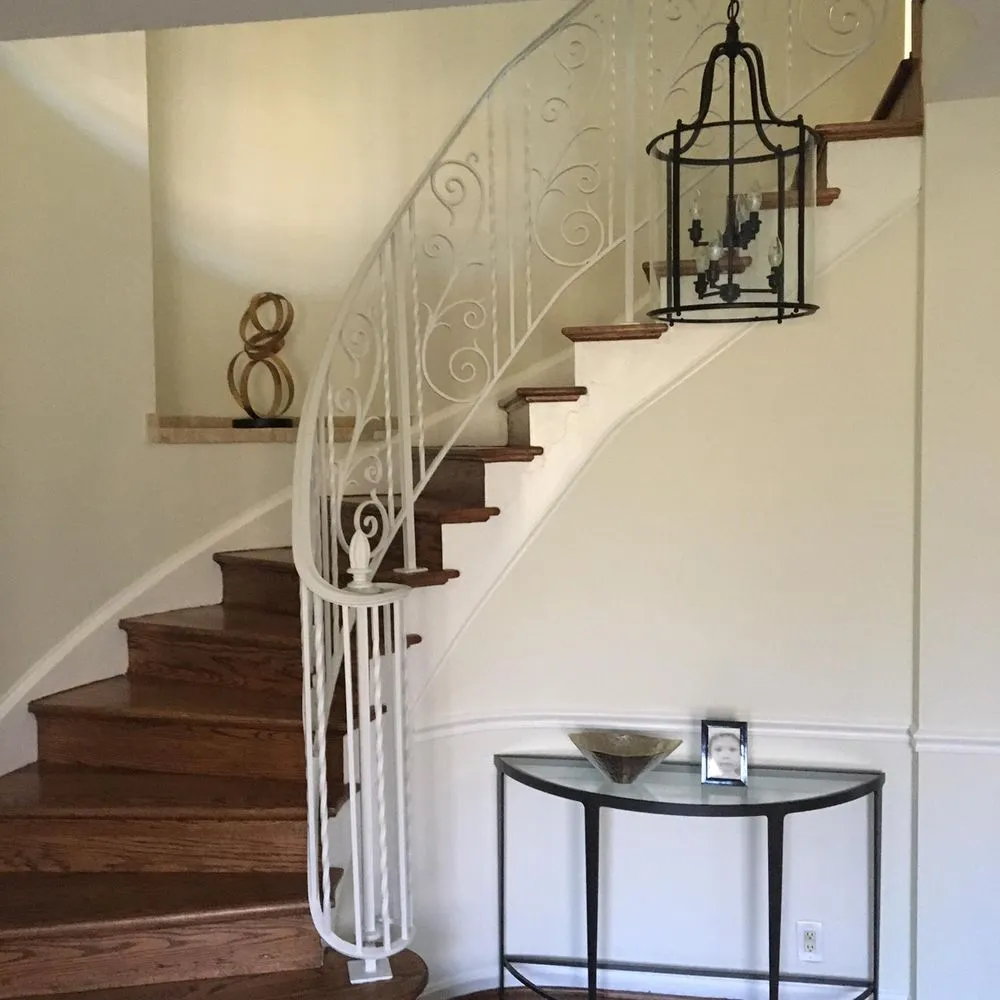 Slide of E&R Contractors