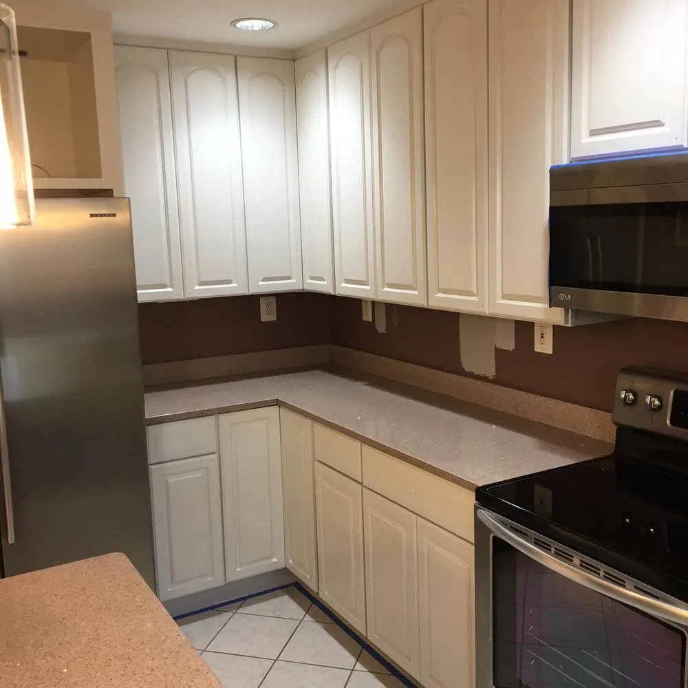 Slide of E&R Contractors