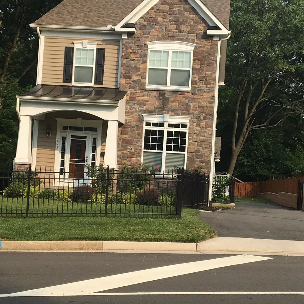 Slide of E&R Contractors