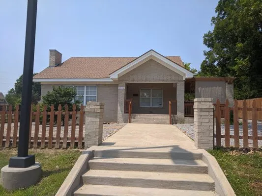 Ernest Roofing & Construction Logo