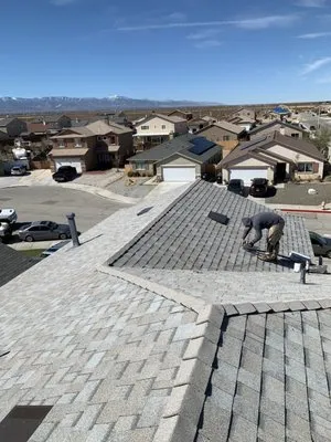 Ernestos Roofing Logo