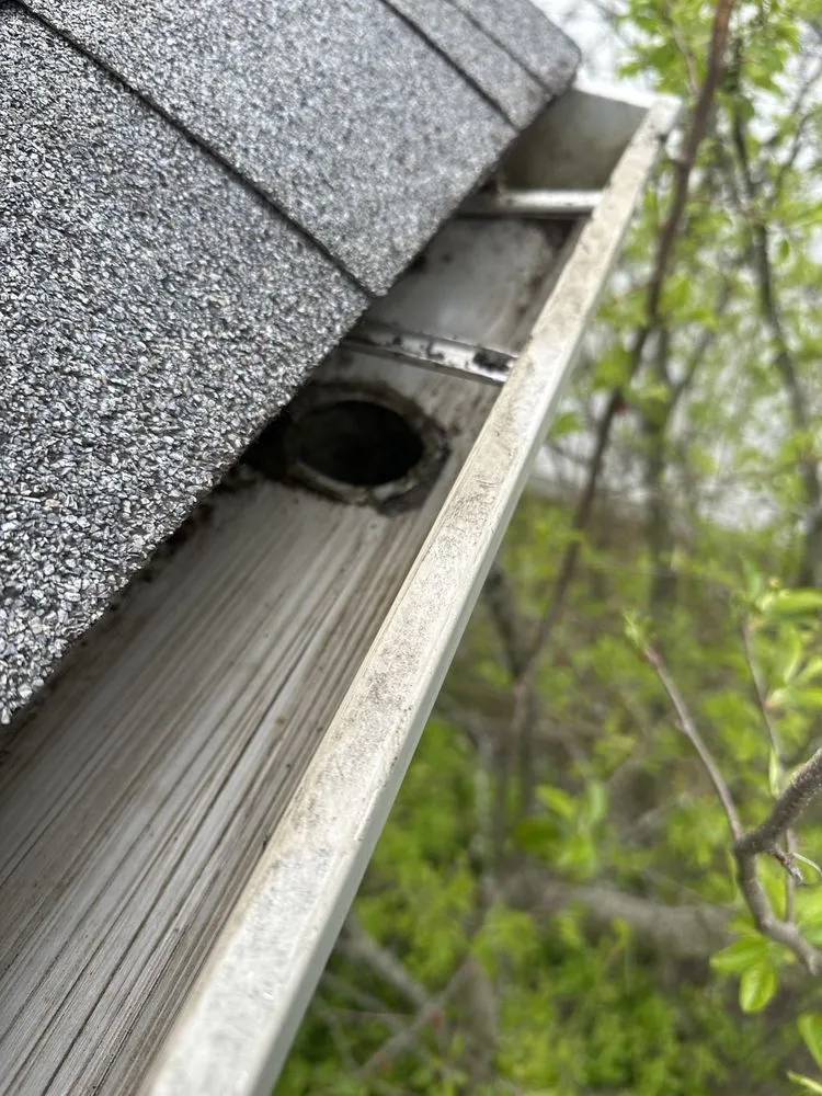 Slide of Esendemir Gutter & Roofing