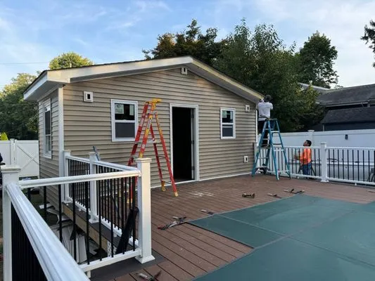 Estrada Roofing And Siding Logo