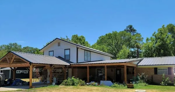 Etx Roofing And Construction Logo