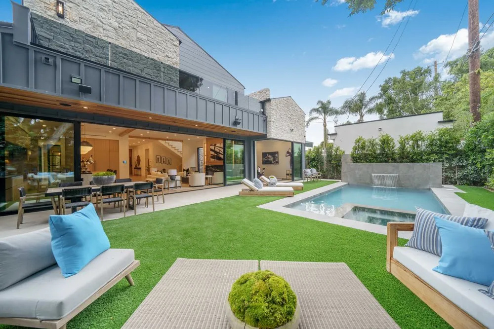 Slide of Eureka Builders Inc