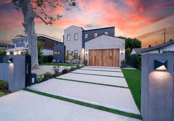 Eureka Builders Inc Logo