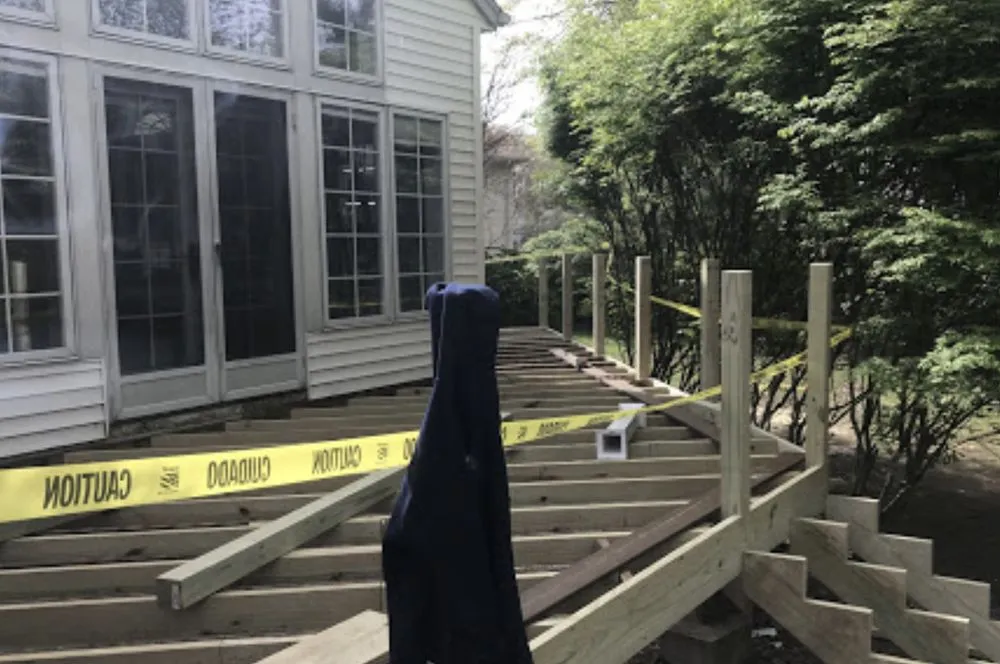 Slide of Everest Construction Group