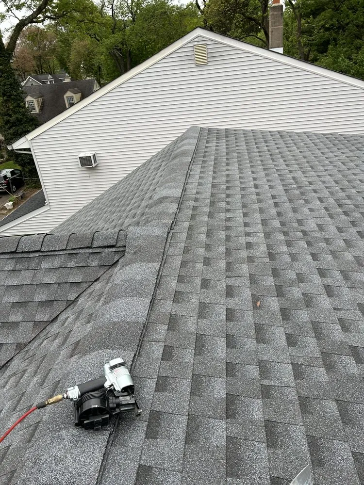 Slide of Everest Construction Group