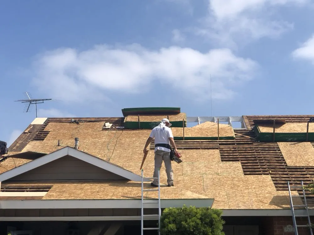 Slide of Everett Roofing