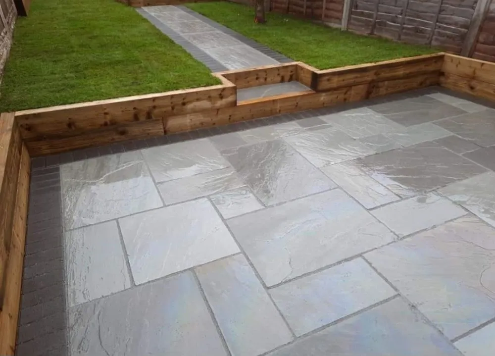 Slide of Evergreen Drives and Masonry