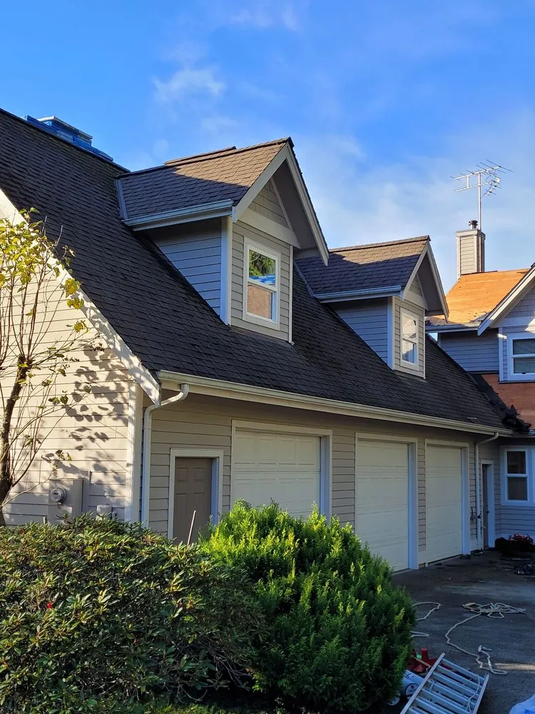 Licensed shingle roofing service for homes across Sedro-Woolley, WA - Everlast roofing & Contracting
