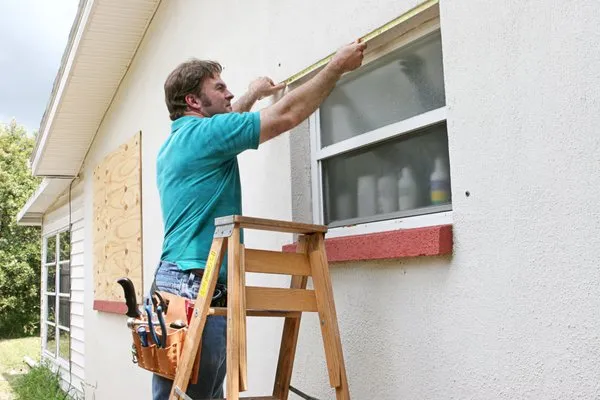 Everlast roofing & Contracting Logo