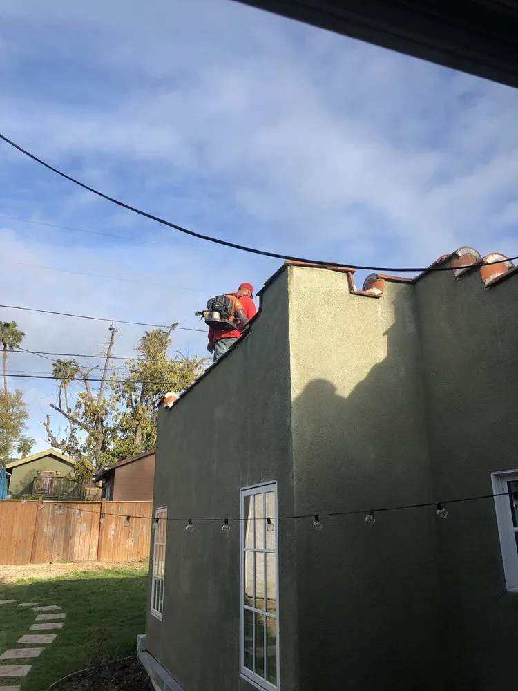 Slide of Everlast Roofing and Gutters