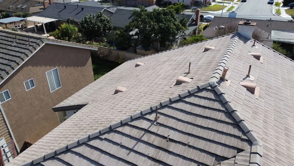 Slide of Everlasting Roofing Corp