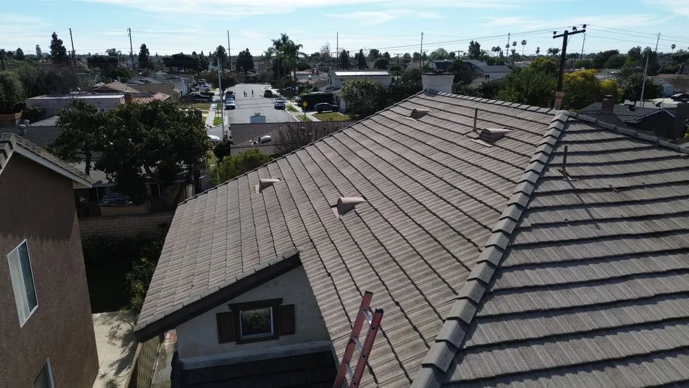 Slide of Everlasting Roofing Corp