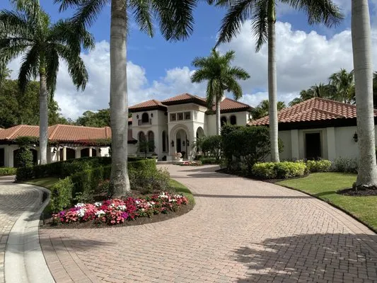 Evolve construction Logo