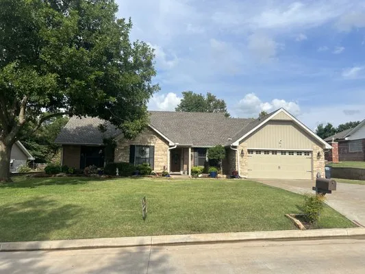 Evzone Construction Logo